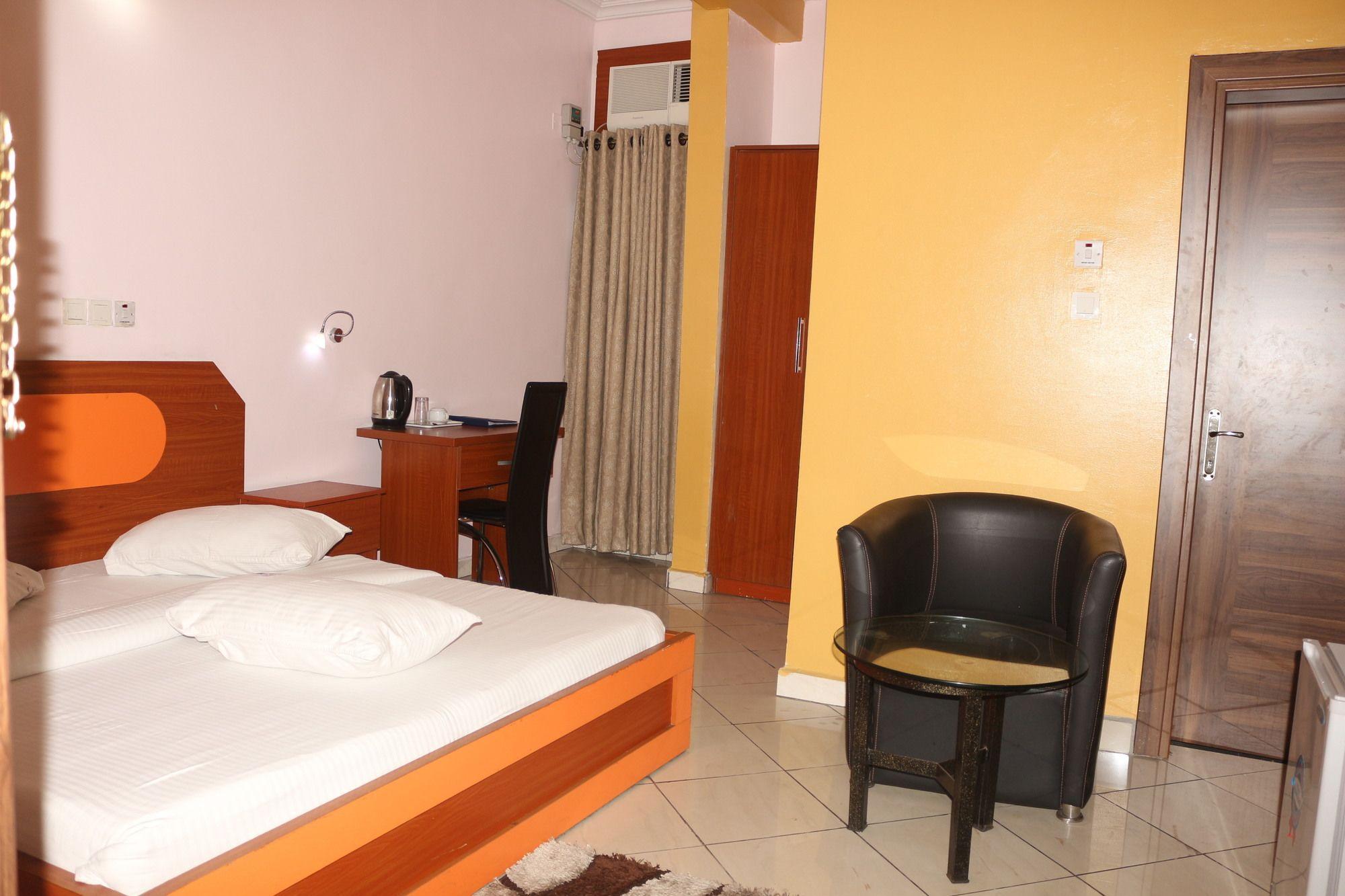 Royal Charlin Hotel And Suites Port Harcourt Buitenkant foto